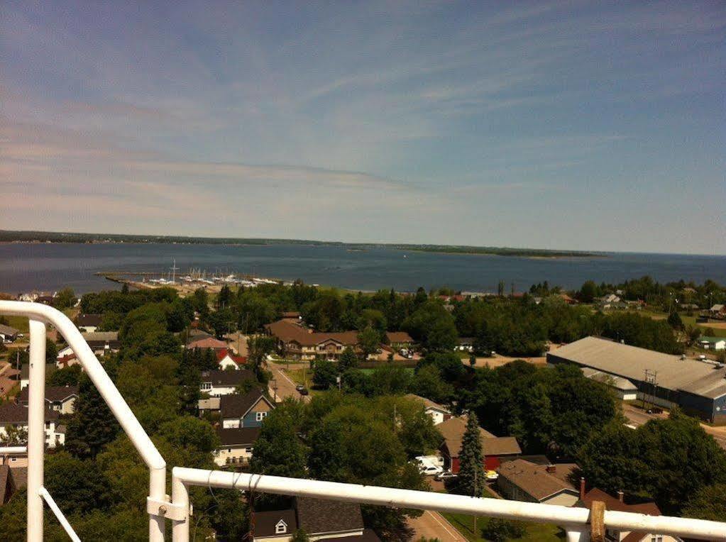 Hotel Shediac Bagian luar foto